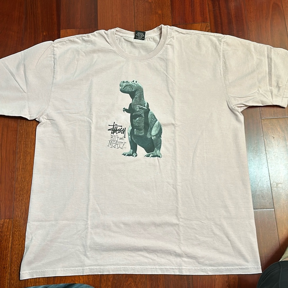 Men’s Stussy Big & Meaty Dinosaur Pigment Dyed tee (LIGHT PINK COLOR)